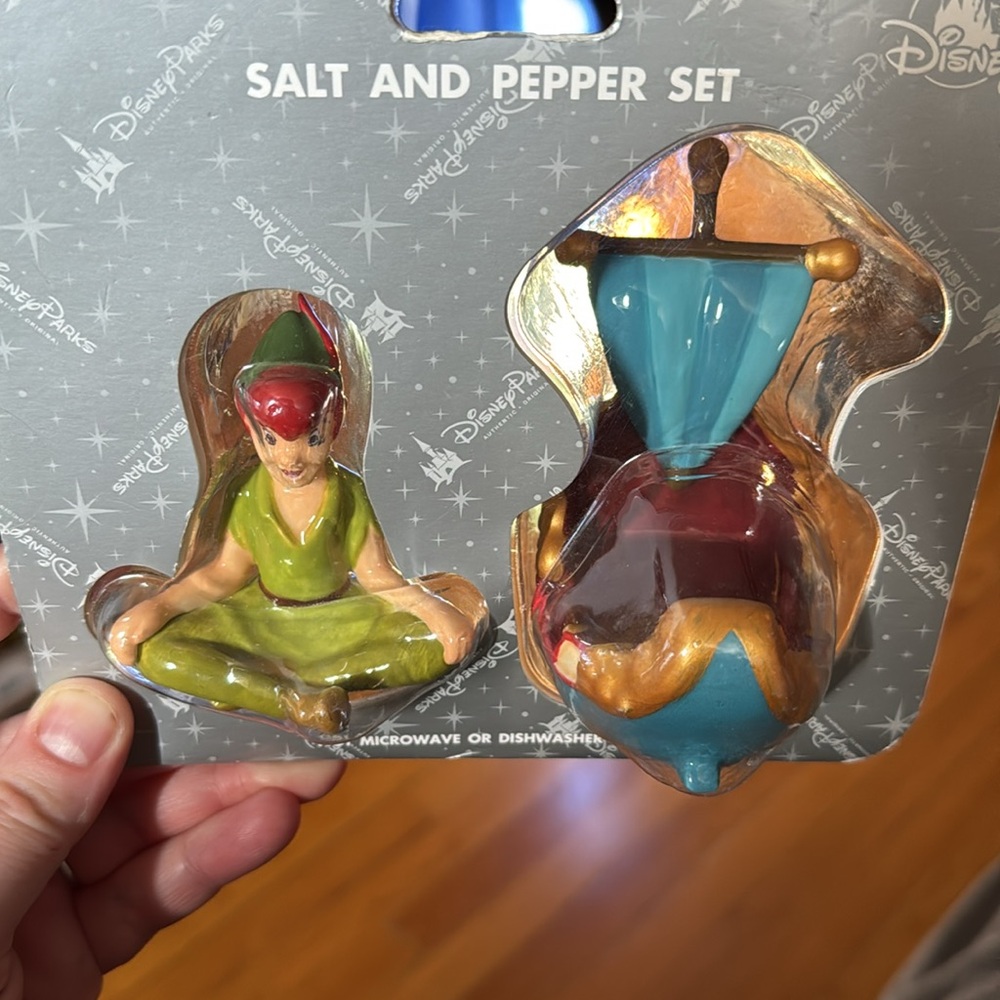 ✨ Disney Peter Pan Salt and Pepper Shakers - Picture 2 of 5